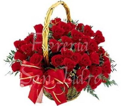 40 ROSAS_arrangement_of_40_red_roses_1